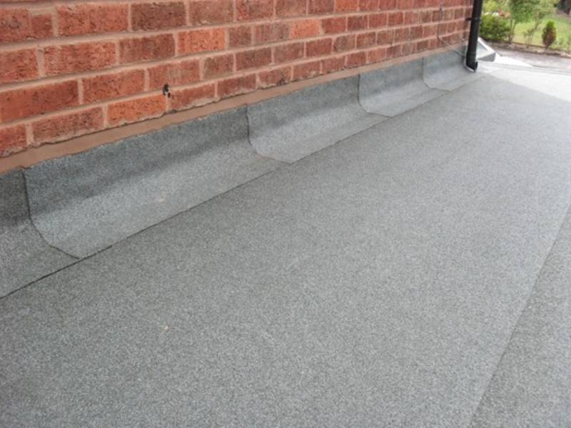 Built up flat roofing dressed into brickwork
